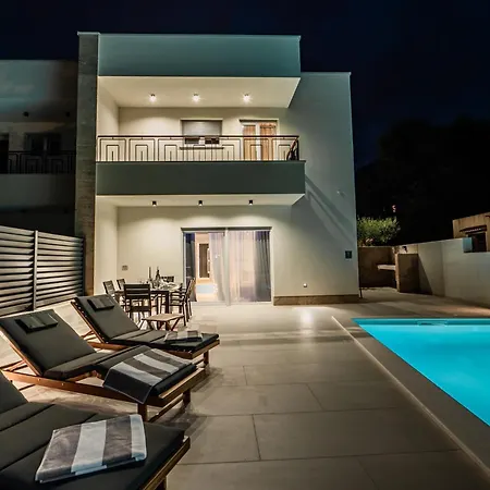 Marin W Massage Pool 3 Min Walk To Villa *