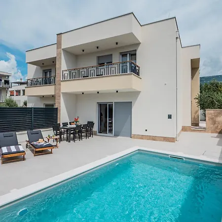 Marin W Massage Pool 3 Min Walk To Villa Kastela