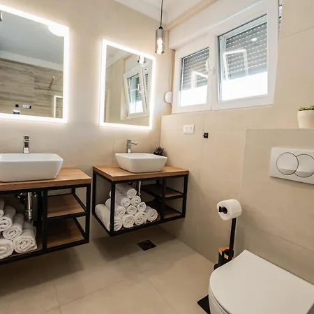 Marin W Massage Pool 3 Min Walk To *