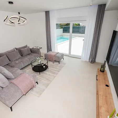 Marin W Massage Pool 3 Min Walk To