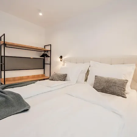 Marin W Massage Pool 3 Min Walk To *